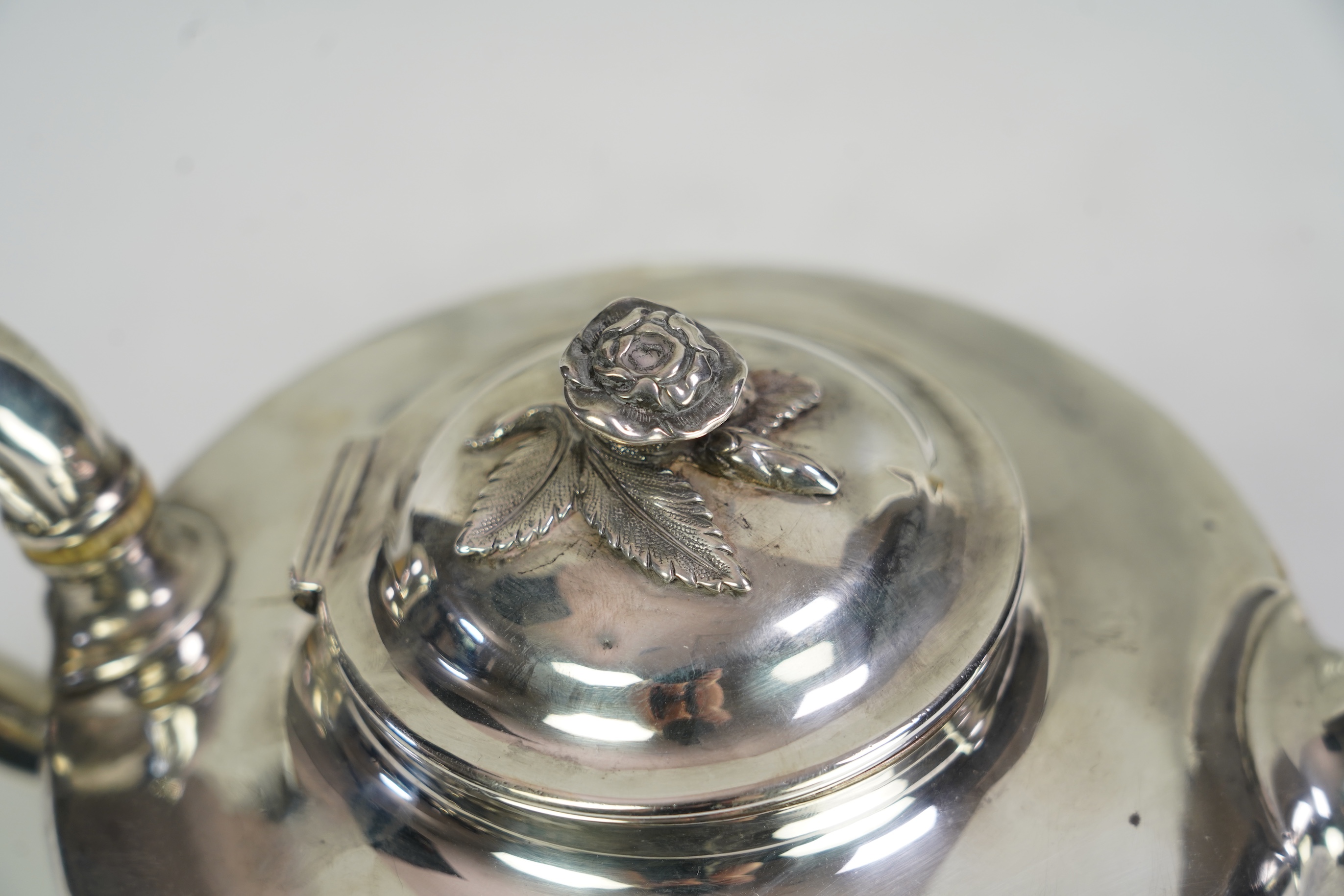 A William IV silver melon shaped teapot, by Pearce & Burrows